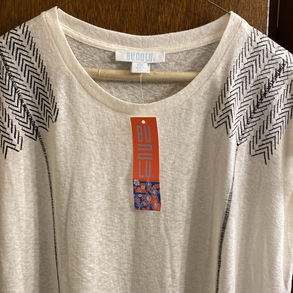 Top with black chevron design on shoulder area NWT Size 1X - Picture 2 of 7